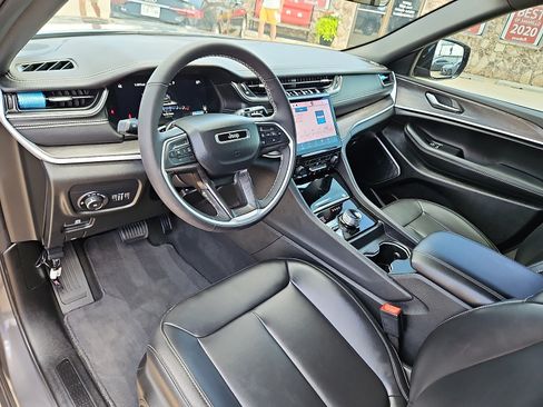 Used 2025 Jeep Grand Cherokee Limited AWD/4WD image 11