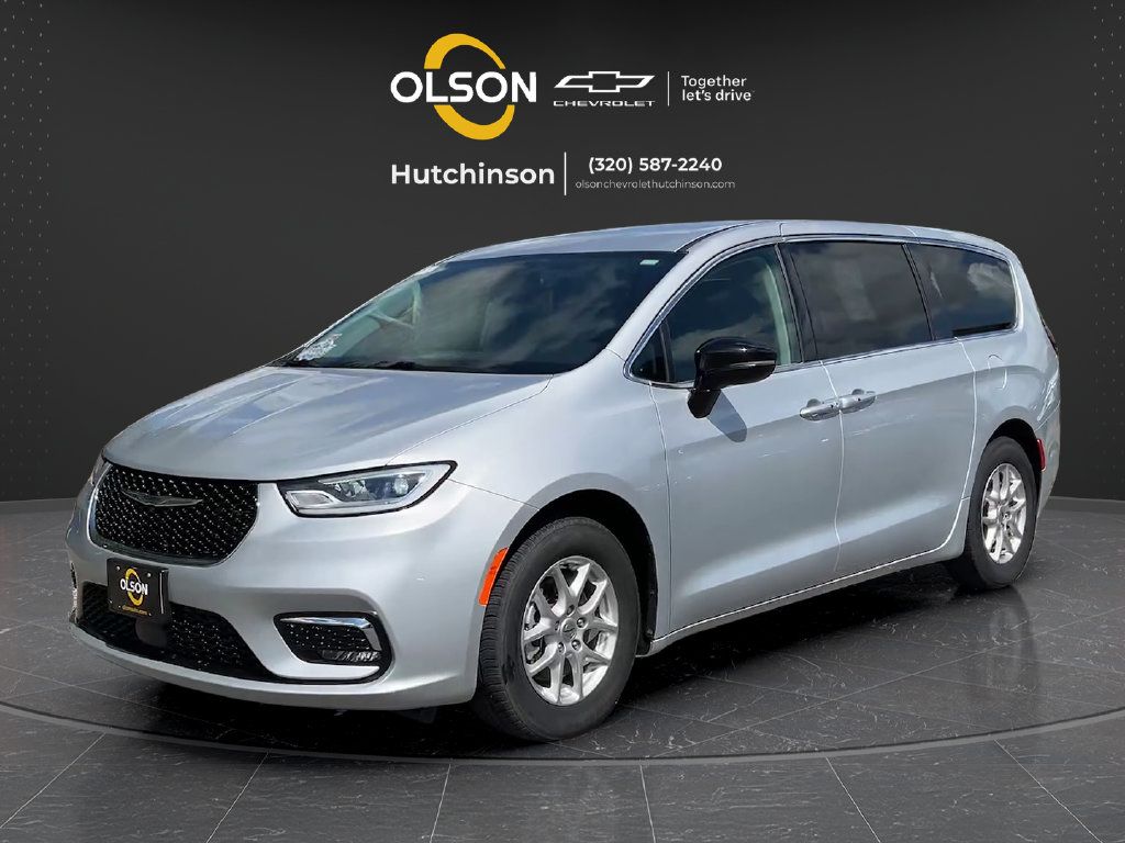 Used 2024 Chrysler Pacifica Touring-L FWD image 1