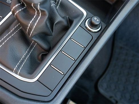 Certified 2024 Volkswagen Jetta SE image 32