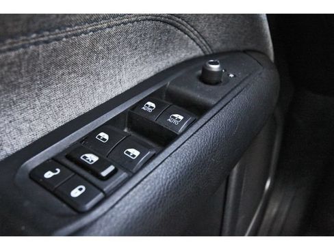 Used 2024 Jeep Compass Latitude AWD/4WD image 18