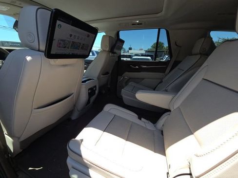 Used 2023 GMC Yukon Denali w/ Denali Reserve Package AWD/4WD image 9