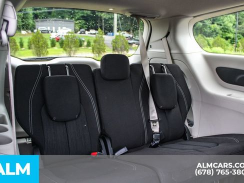 Used 2023 Chrysler Voyager LX FWD image 15