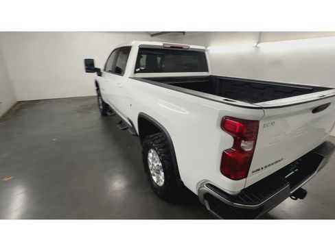 Used 2024 Chevrolet Silverado 2500 LT AWD/4WD image 7