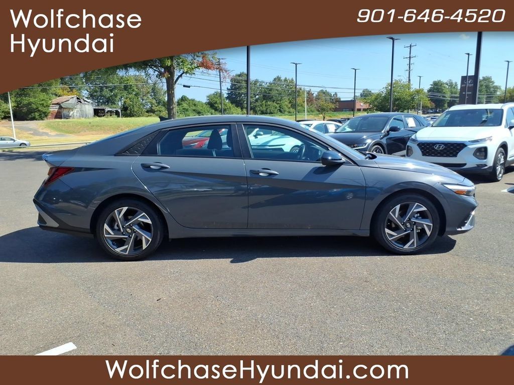 Certified 2025 Hyundai Elantra Sport FWD image 6