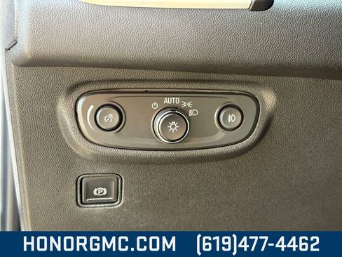 Used 2024 GMC Terrain SLT image 15