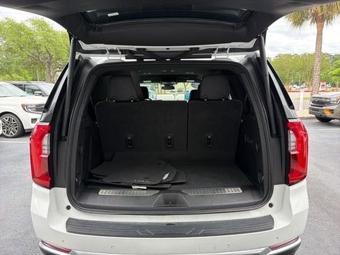 Used 2025 GMC Yukon Denali RWD image 10