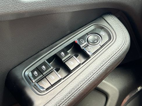 Certified 2017 Porsche Macan AWD/4WD image 34