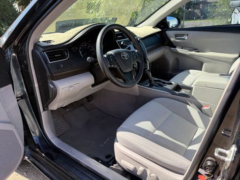 Used 2015 Toyota Camry LE FWD image 5
