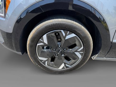 Certified 2024 Kia Niro Wave FWD image 9