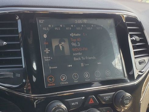 Used 2019 Jeep Grand Cherokee Limited image 21