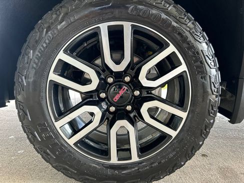Used 2023 GMC Sierra 1500 AT4 w/ AT4 Premium Package AWD/4WD image 28