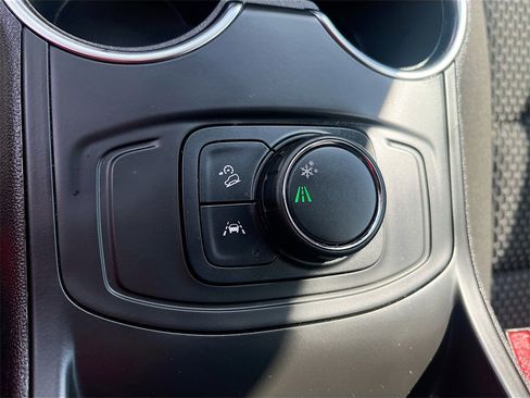 Used 2024 GMC Terrain SLE w/ LPO, Floor Liner Package image 33