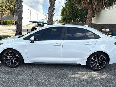 Used 2020 Toyota Corolla SE w/ SE Premium Package FWD image 3