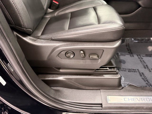 Used 2025 Chevrolet Suburban Z71 AWD/4WD image 25