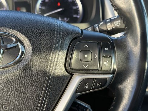 Used 2018 Toyota Highlander Limited image 16