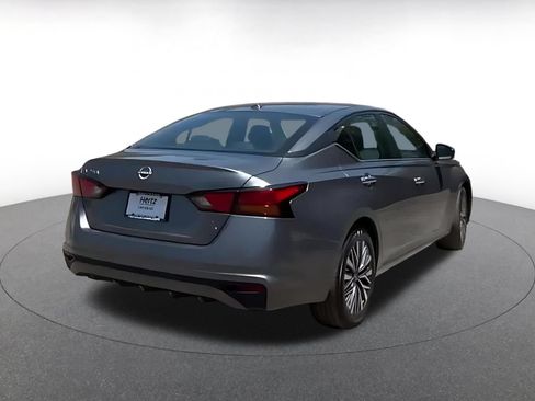 Used 2025 Nissan Altima 2.5 SV FWD image 11
