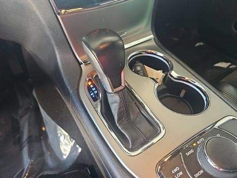 Used 2022 Jeep Grand Cherokee Laredo X AWD/4WD image 25