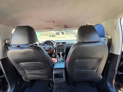 Used 2017 Volkswagen Passat 1.8T R-Line FWD image 31
