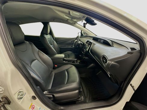 Used 2019 Toyota Prius XLE w/ Carpet Mat Package AWD/4WD image 31