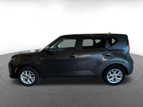Used 2025 Kia Soul LX w/ LX Technology Package FWD image 8