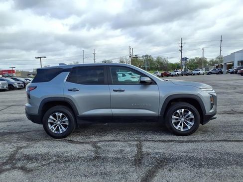 Used 2025 Chevrolet Equinox LT FWD image 12