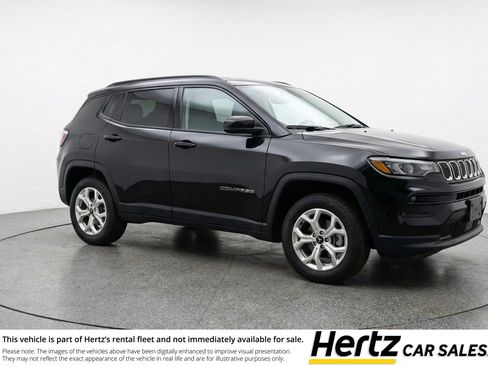 Used 2025 Jeep Compass Latitude AWD/4WD image 1