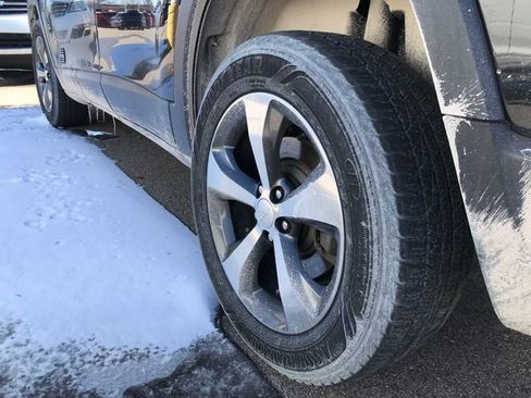 Used 2019 Jeep Cherokee Limited image 11