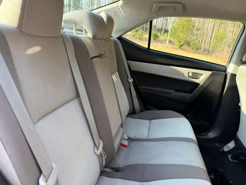 Used 2018 Toyota Corolla LE FWD image 19