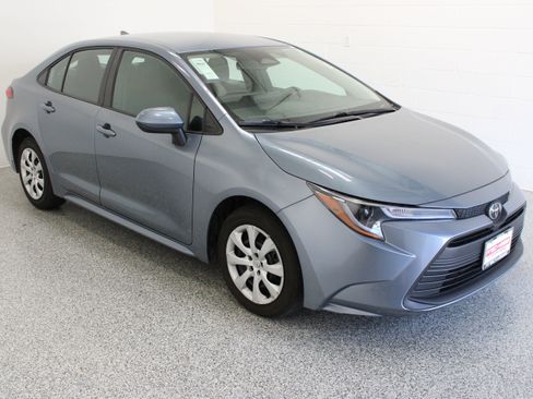Used 2025 Toyota Corolla LE FWD image 4