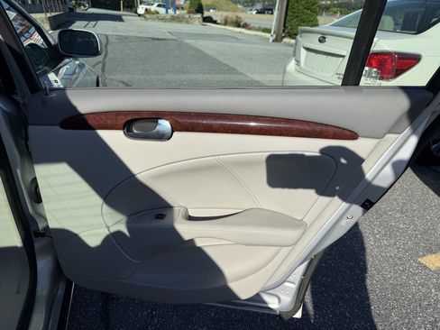 Used 2009 Buick Lucerne CXL image 17