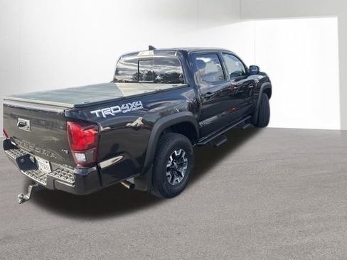 Certified 2019 Toyota Tacoma TRD Off-Road AWD/4WD image 2