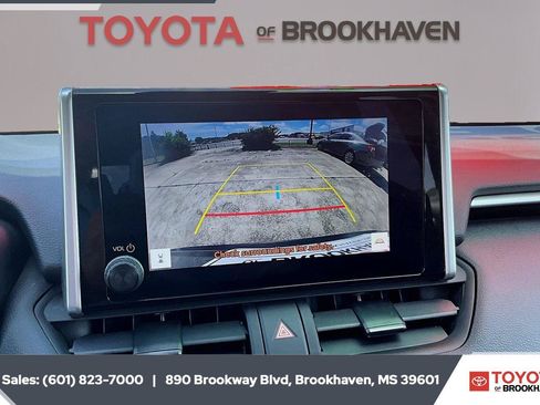 Used 2025 Toyota RAV4 XLE AWD/4WD image 15
