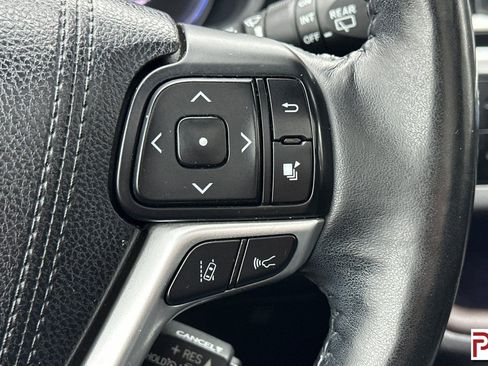 Used 2018 Toyota Highlander Limited image 32