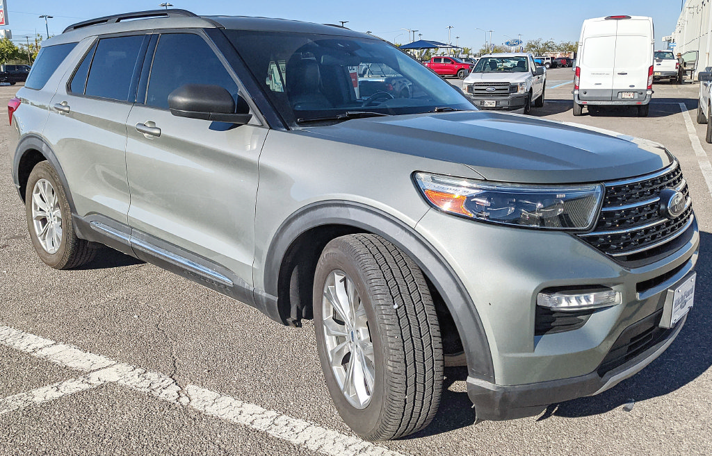 Used 2020 Ford Explorer XLT w/ Equipment Group 202A AWD/4WD image 1