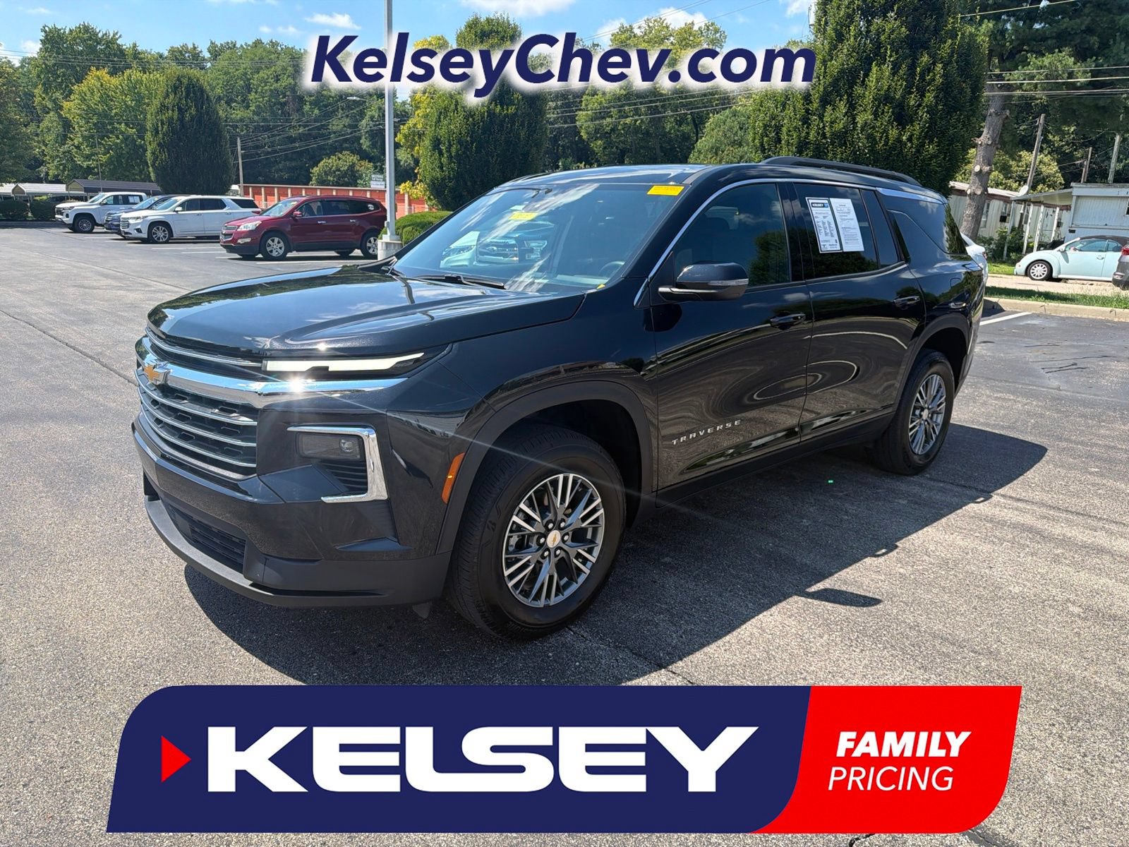 Used 2025 Chevrolet Traverse LT w/ LPO, Floor Liner Package FWD image 1