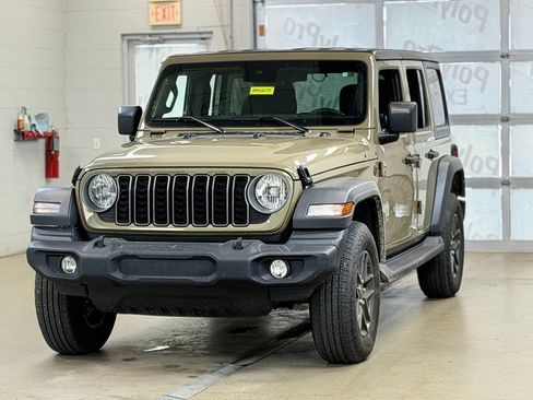 Used 2025 Jeep Wrangler Unlimited Sport AWD/4WD image 3
