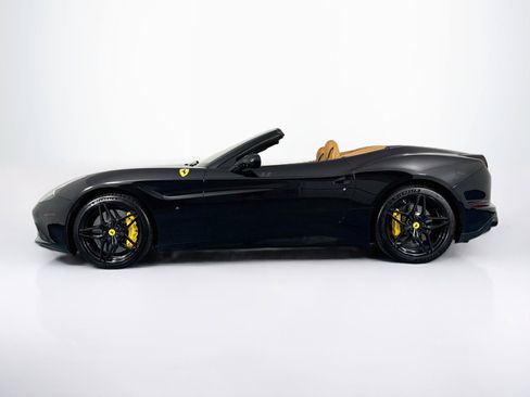 Used 2017 Ferrari California T RWD image 8