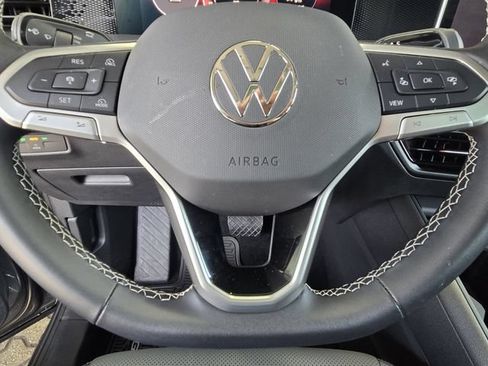 Certified 2025 Volkswagen Tiguan SE w/ Panoramic Sunroof Package AWD/4WD image 24