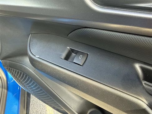 Used 2025 Chevrolet Equinox EV RS w/ Convenience Package II image 29