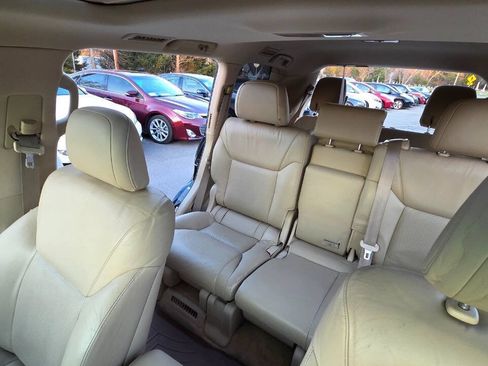 Used 2011 Lexus LX 570 4WD image 28