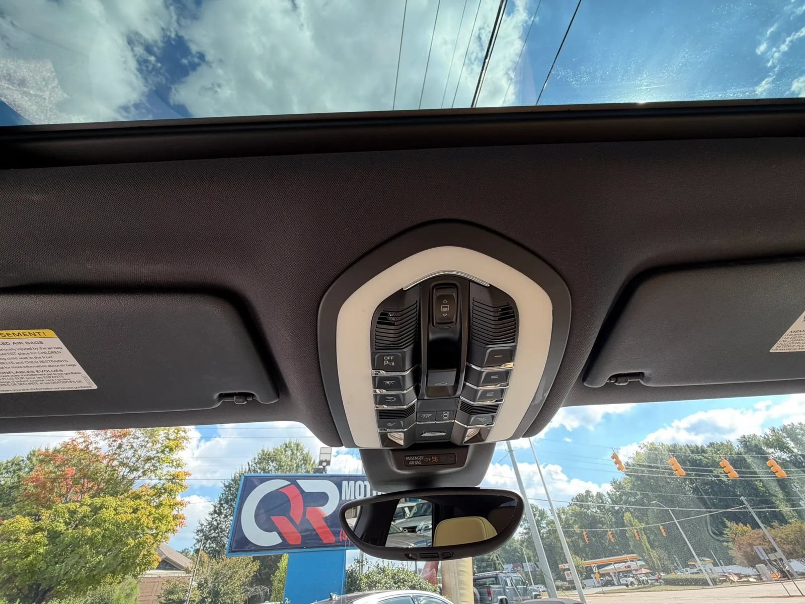Used 2018 Porsche Macan Sport Edition AWD/4WD image 19
