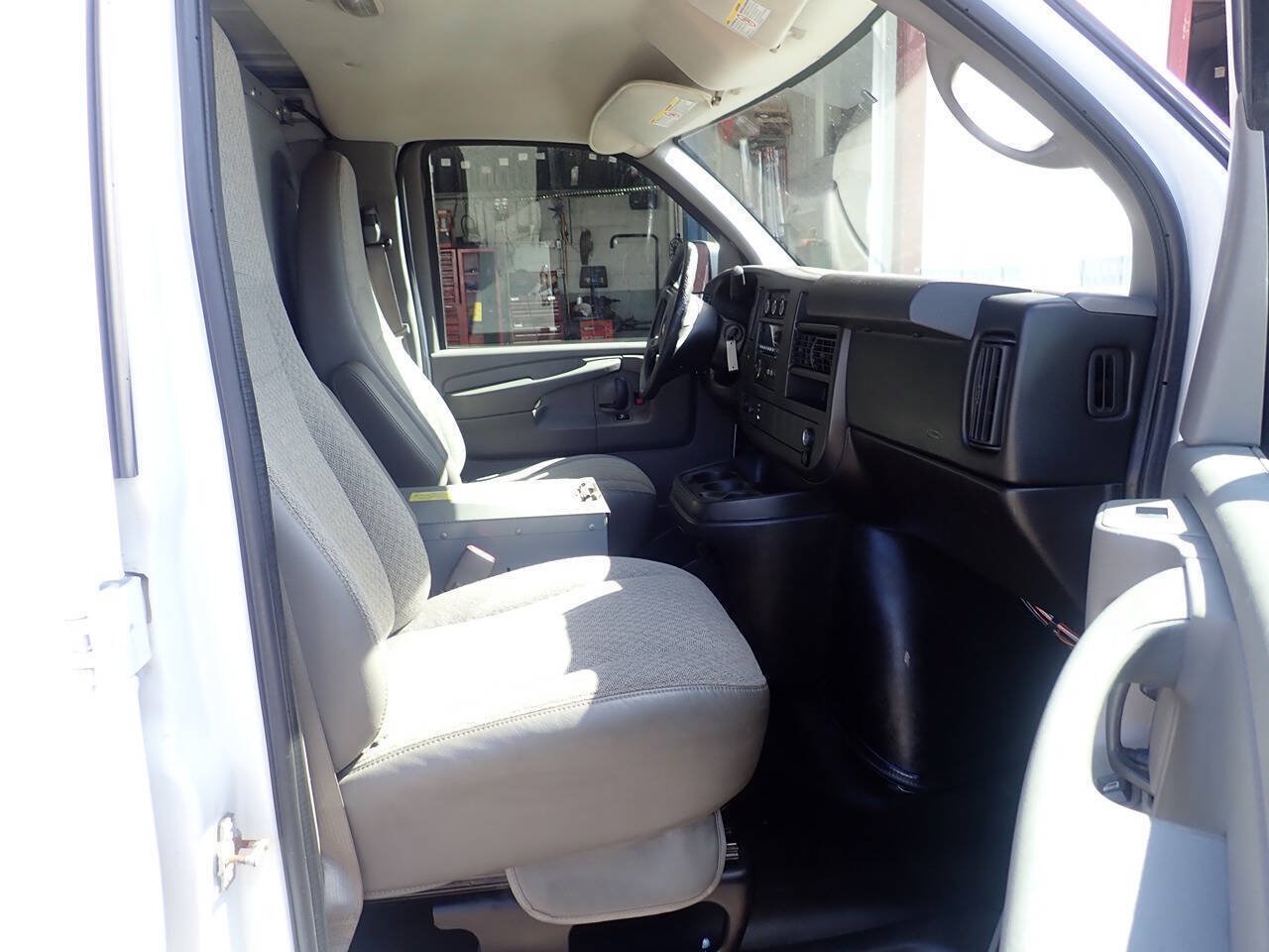 Used 2014 Chevrolet Express 2500 RWD image 17