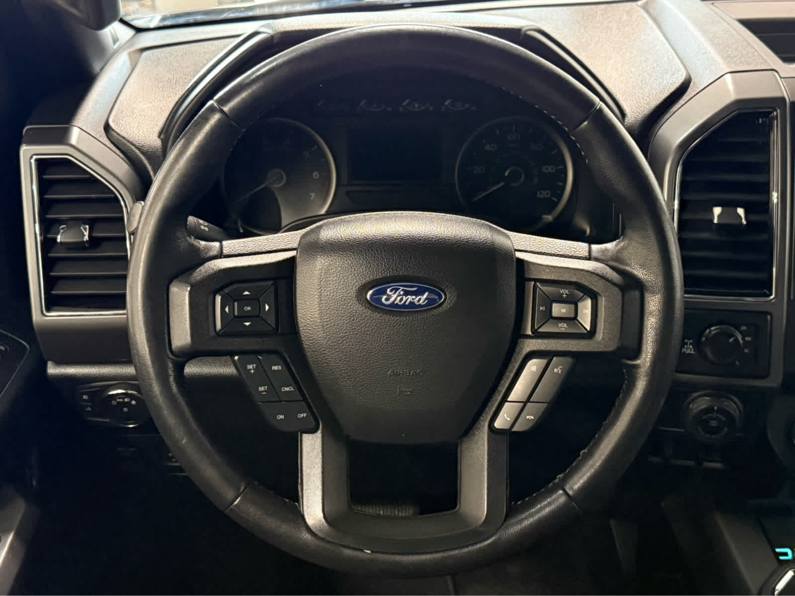 Used 2018 Ford F150 XLT w/ Equipment Group 302A Luxury AWD/4WD image 17