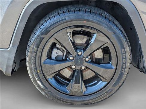 Used 2017 Jeep Cherokee Sport FWD image 20