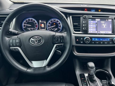 Used 2018 Toyota Highlander XLE image 14