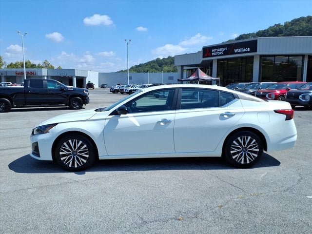 Used 2025 Nissan Altima 2.5 SV FWD image 9