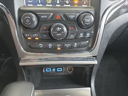 Used 2018 Jeep Grand Cherokee Altitude AWD/4WD image 28
