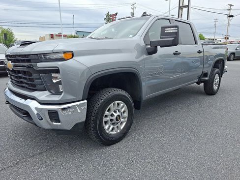 Used 2024 Chevrolet Silverado 2500 W/T w/ WT Convenience Package AWD/4WD image 3