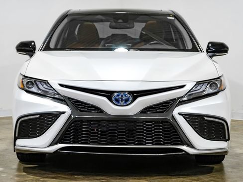 Used 2022 Toyota Camry XSE image 6