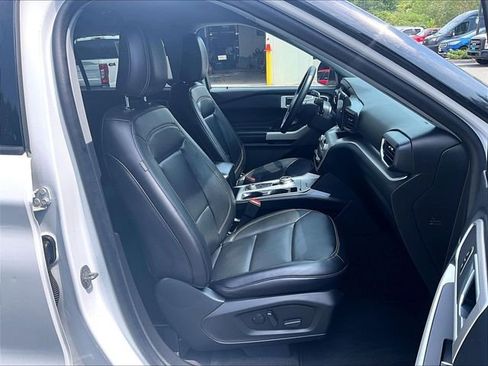 Used 2023 Ford Explorer XLT w/ Equipment Group 202A AWD/4WD image 7